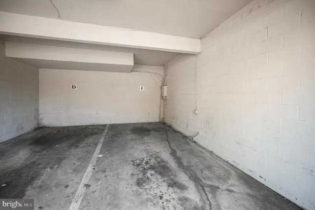 a view of entryway with a front door