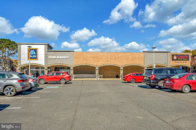 a view of a parking area