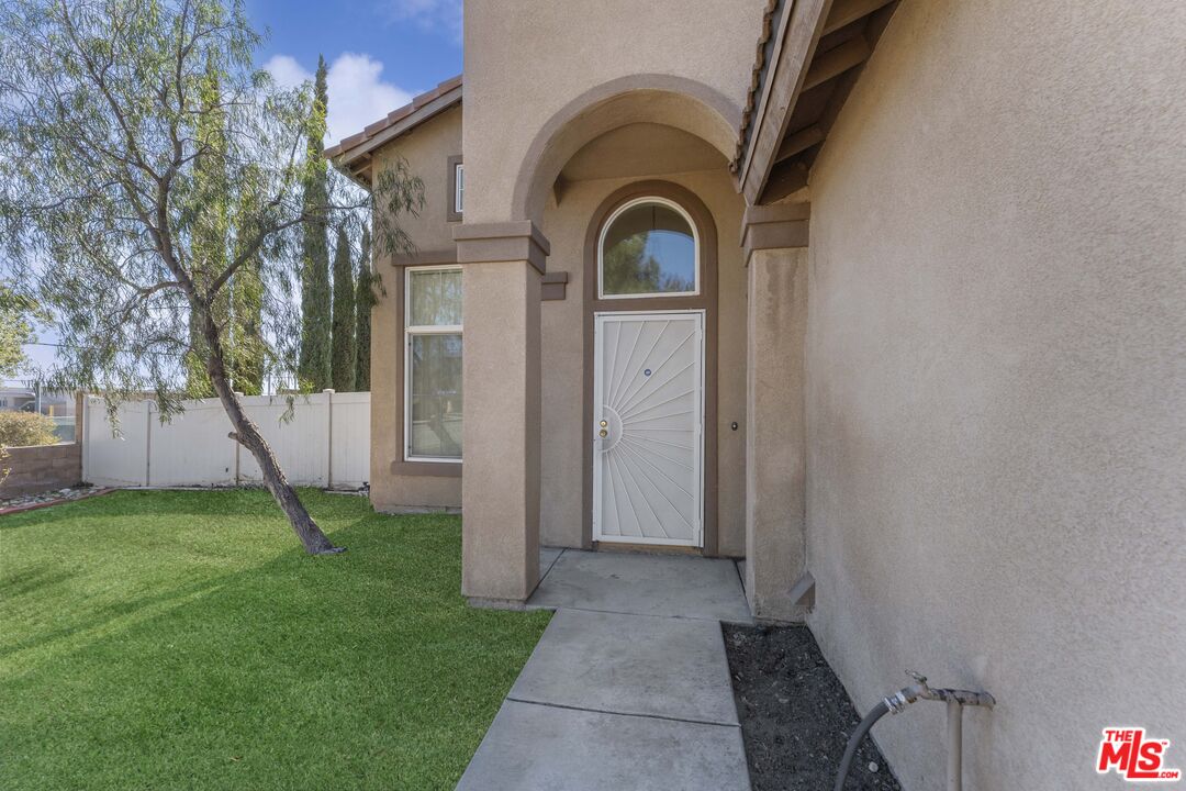 1713 West Evergreen Street Rialto, CA 92377 - Photo 4 of 54 Gallery Image 4