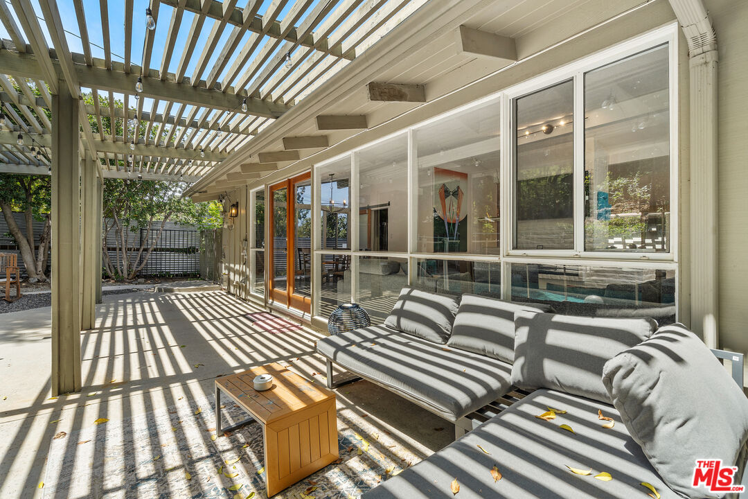 3641 Woodcliff Road Los Angeles, CA 91403 - Photo 20 of 26