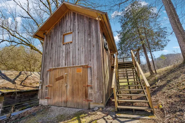 $799,900 | 6528 Neeley Creek Road, Celina, TN 38551