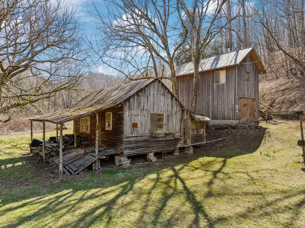 $799,900 | 6528 Neeley Creek Road, Celina, TN 38551