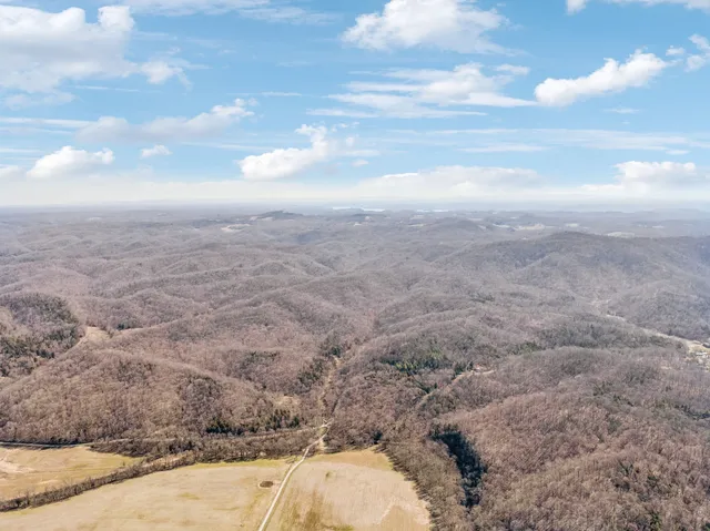 $835,000 | 6528 Neeley Creek Road, Celina, TN 38551