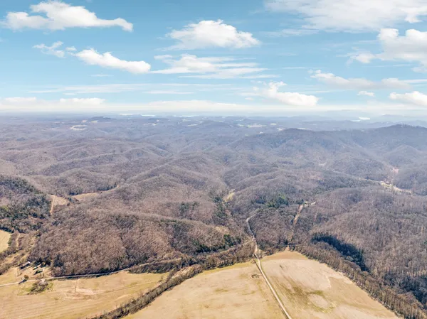 $799,900 | 6528 Neeley Creek Road, Celina, TN 38551