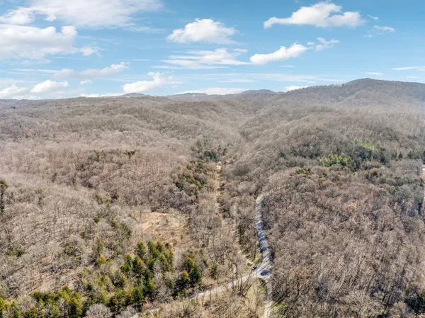 $799,900 | 6528 Neeley Creek Road, Celina, TN 38551