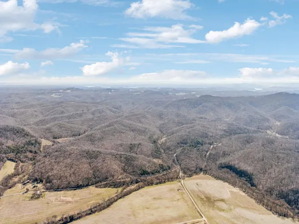 $799,900 | 6528 Neeley Creek Road, Celina, TN 38551