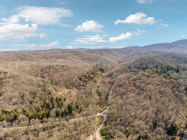 $799,900 | 6528 Neeley Creek Road, Celina, TN 38551