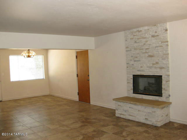 2017 East Rennoc Stravenue Tucson, AZ 85719 - Photo 6 of 38 Gallery Image 6