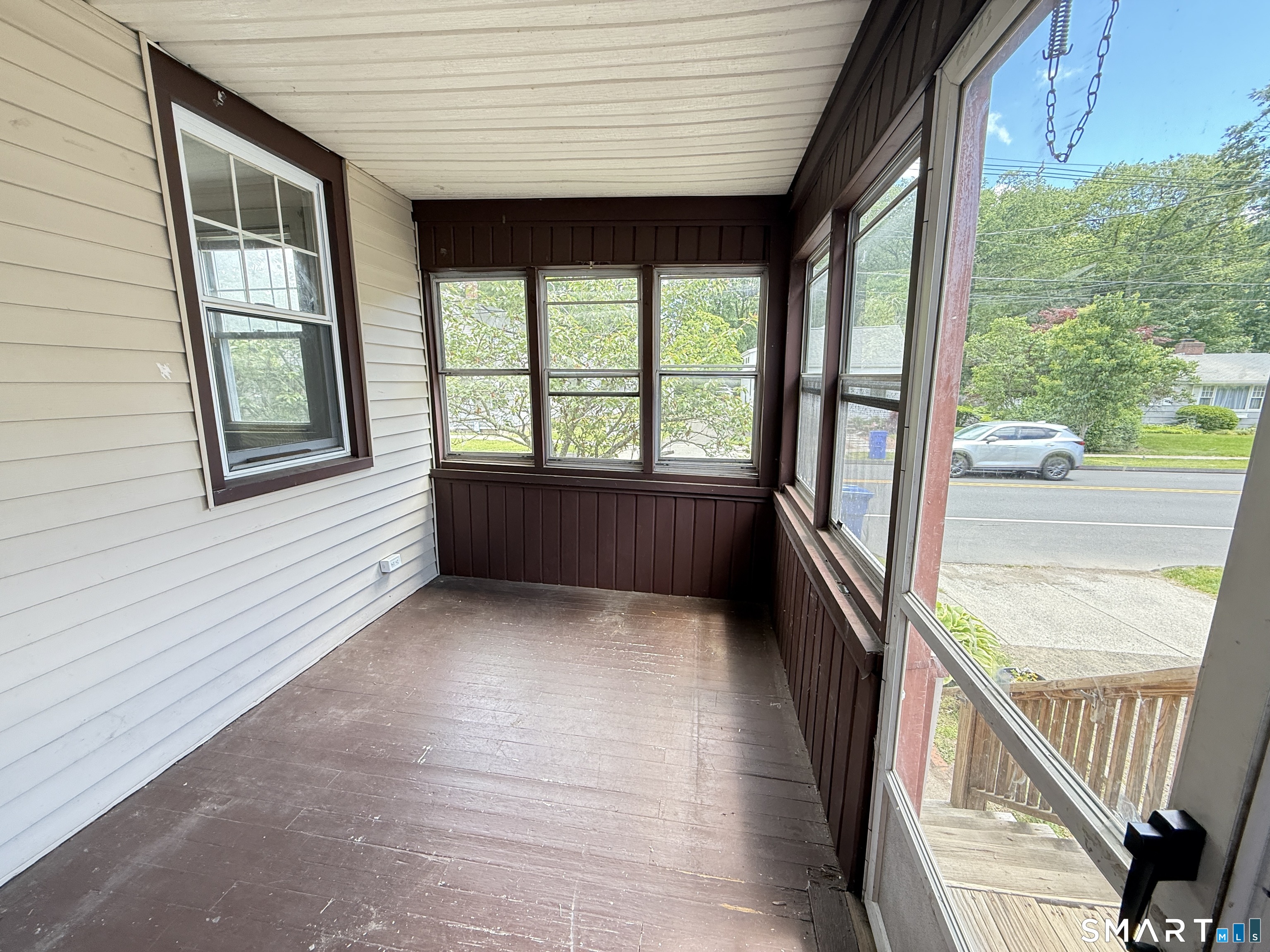 86 State Street Guilford, CT 06437 - Photo 6 of 18 Front porch in front apartment.