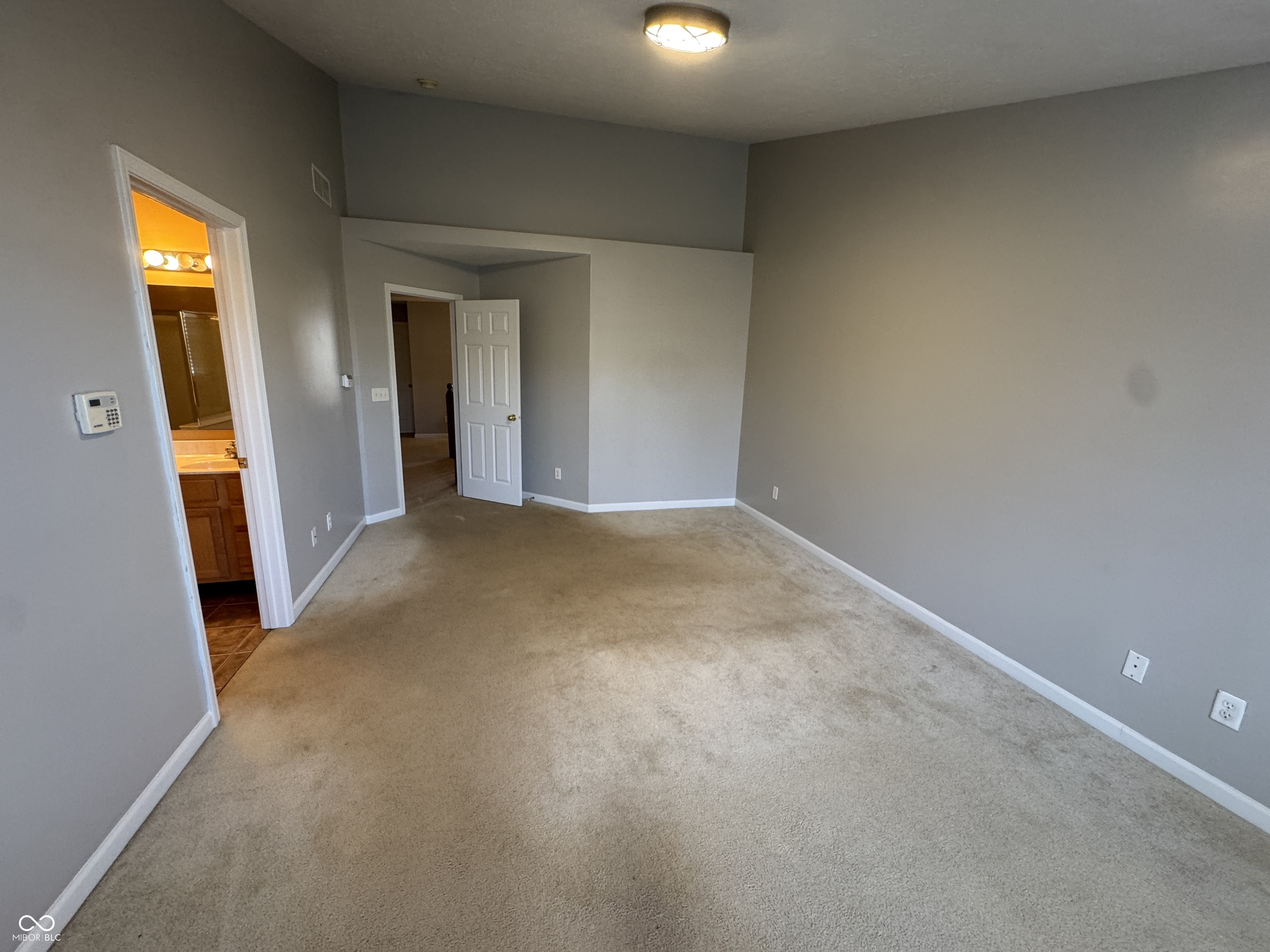 7435 Sycamore Run Drive Indianapolis, IN 46237 - Photo 19 of 38