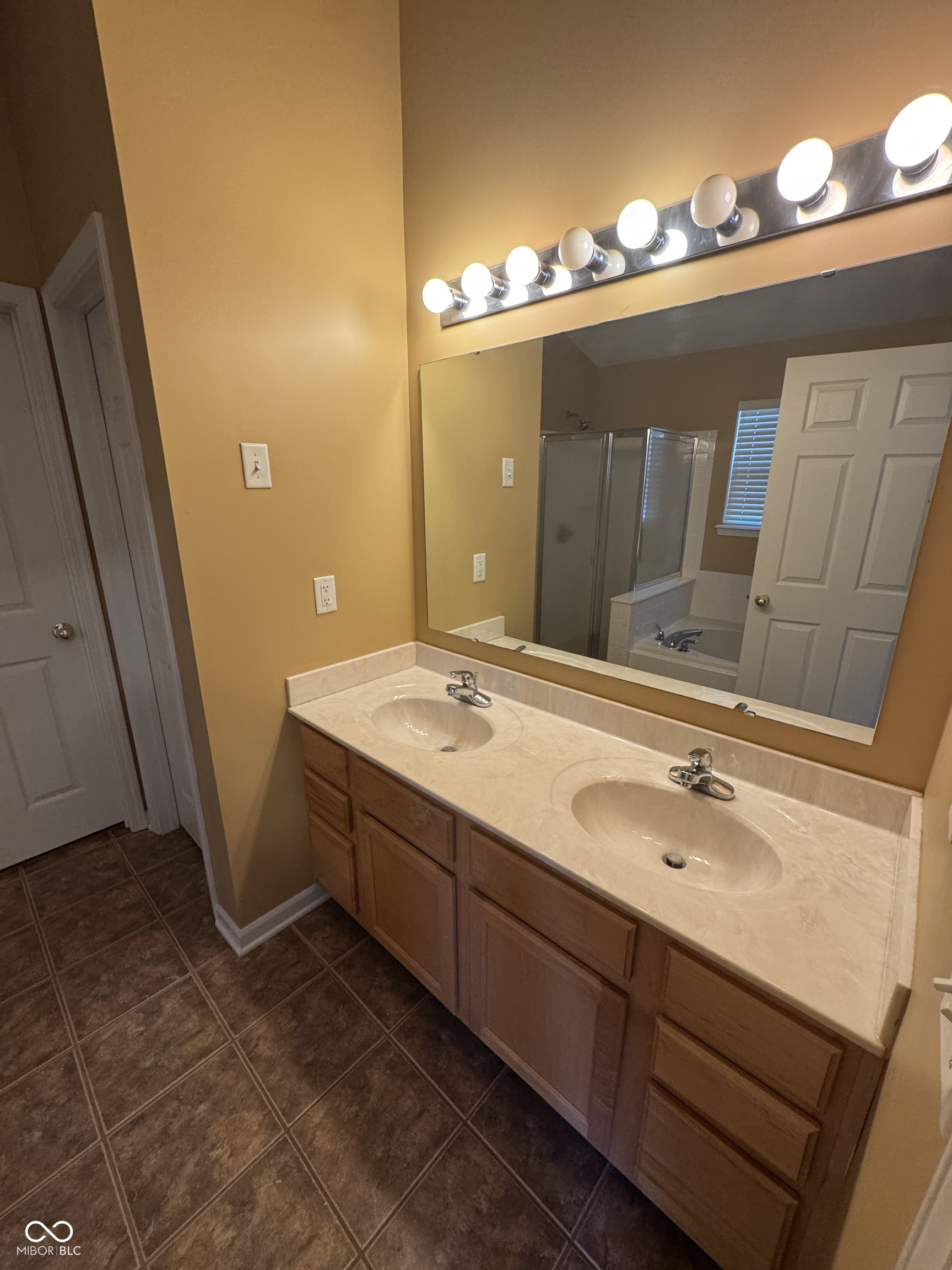 7435 Sycamore Run Drive Indianapolis, IN 46237 - Photo 21 of 38