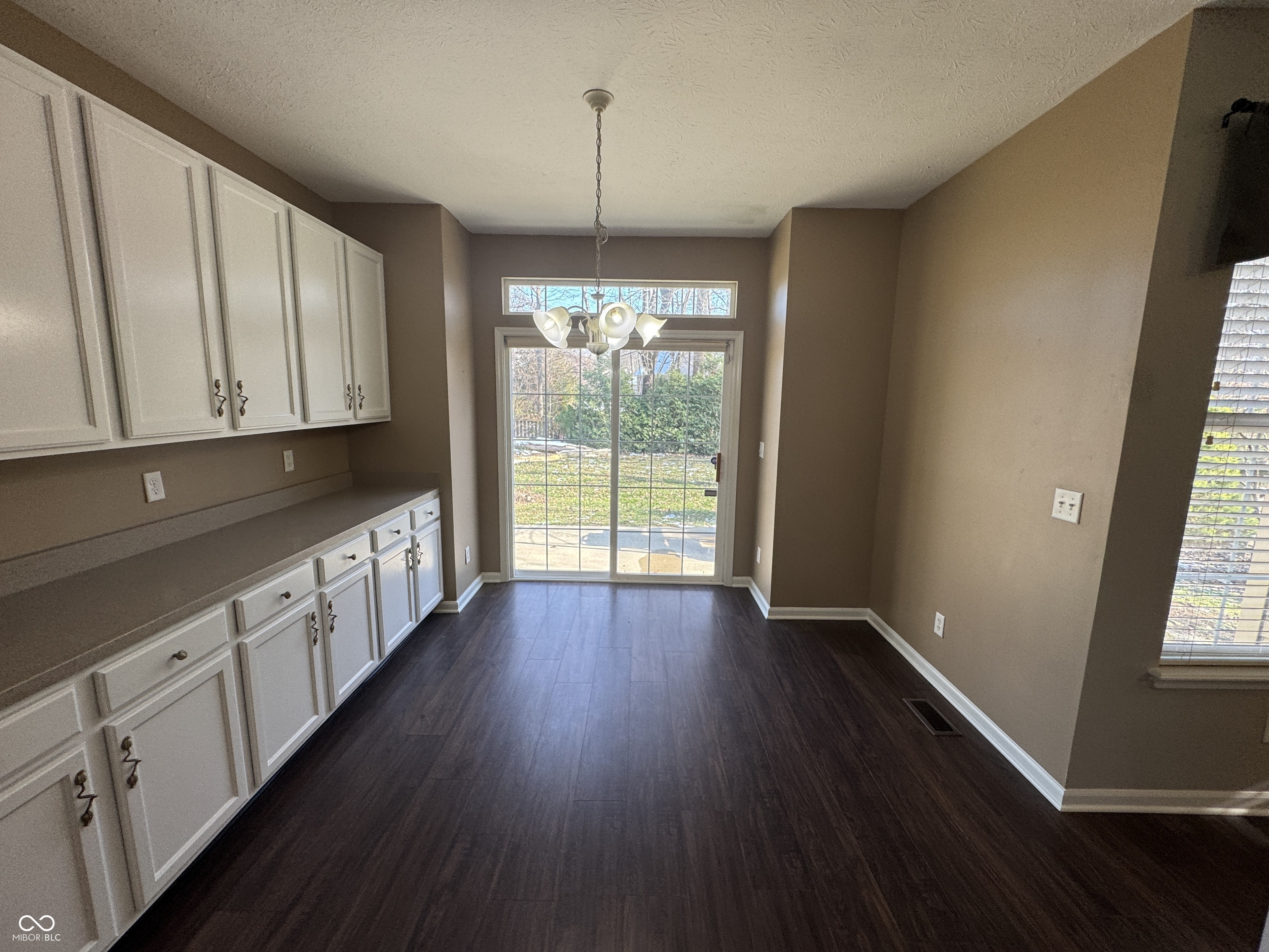 7435 Sycamore Run Drive Indianapolis, IN 46237 - Photo 6 of 38