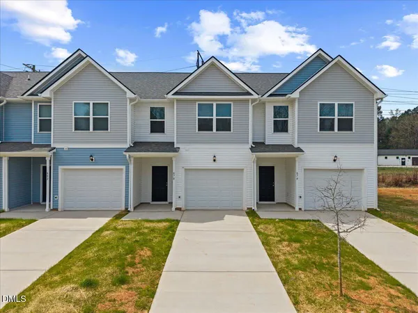 $2,100 | 878 John Street, Clayton, NC 27520