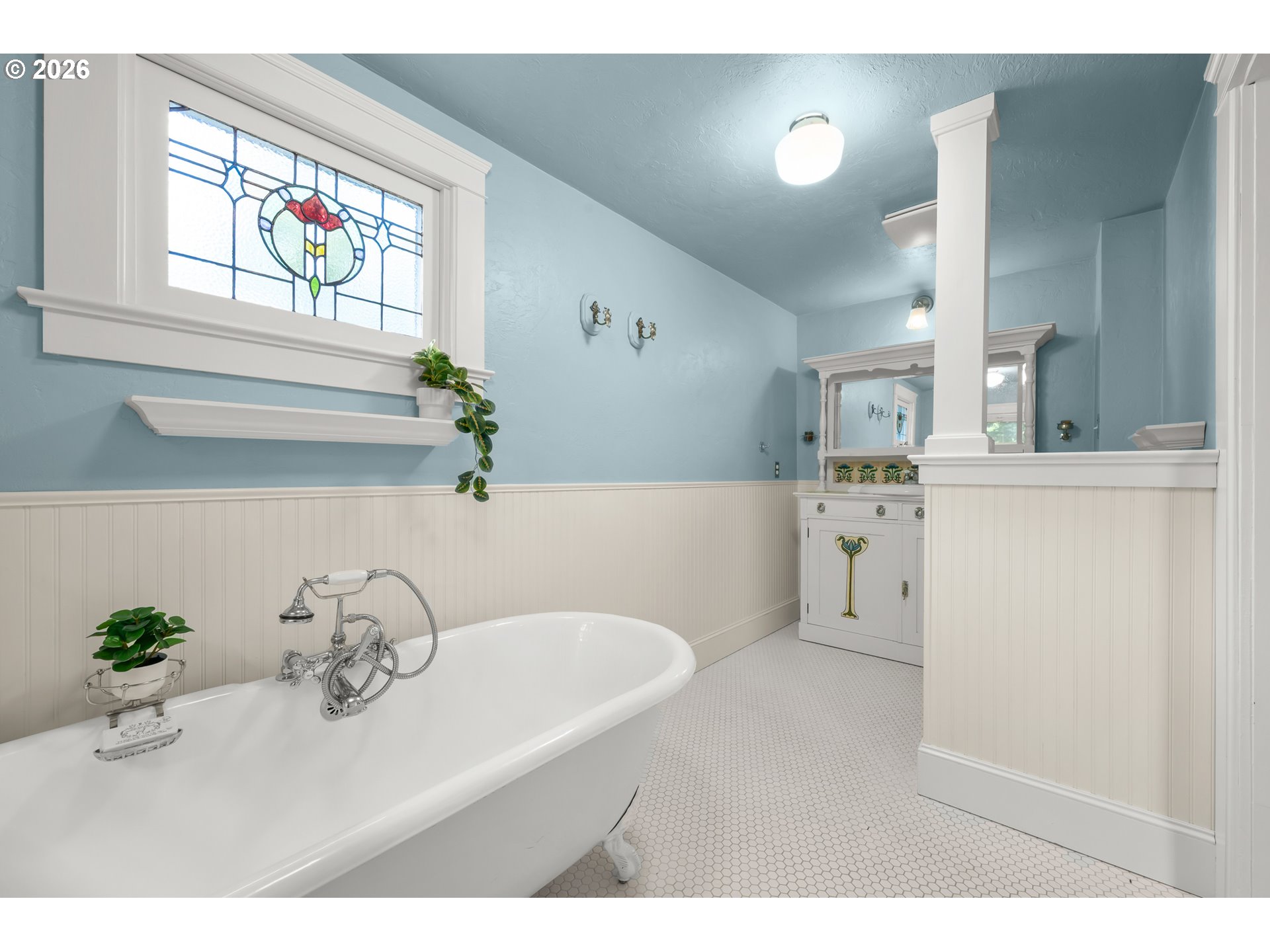 952 C Street Springfield, OR 97477 - Photo 21 of 48 Bathroom