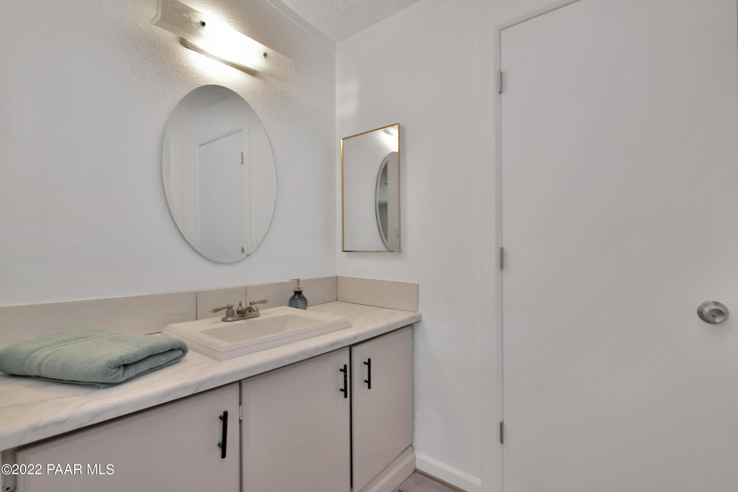 4515 Quail Hollow Road Rimrock, AZ 86335 - Photo 20 of 33 a bathroom with a sink and a mirror