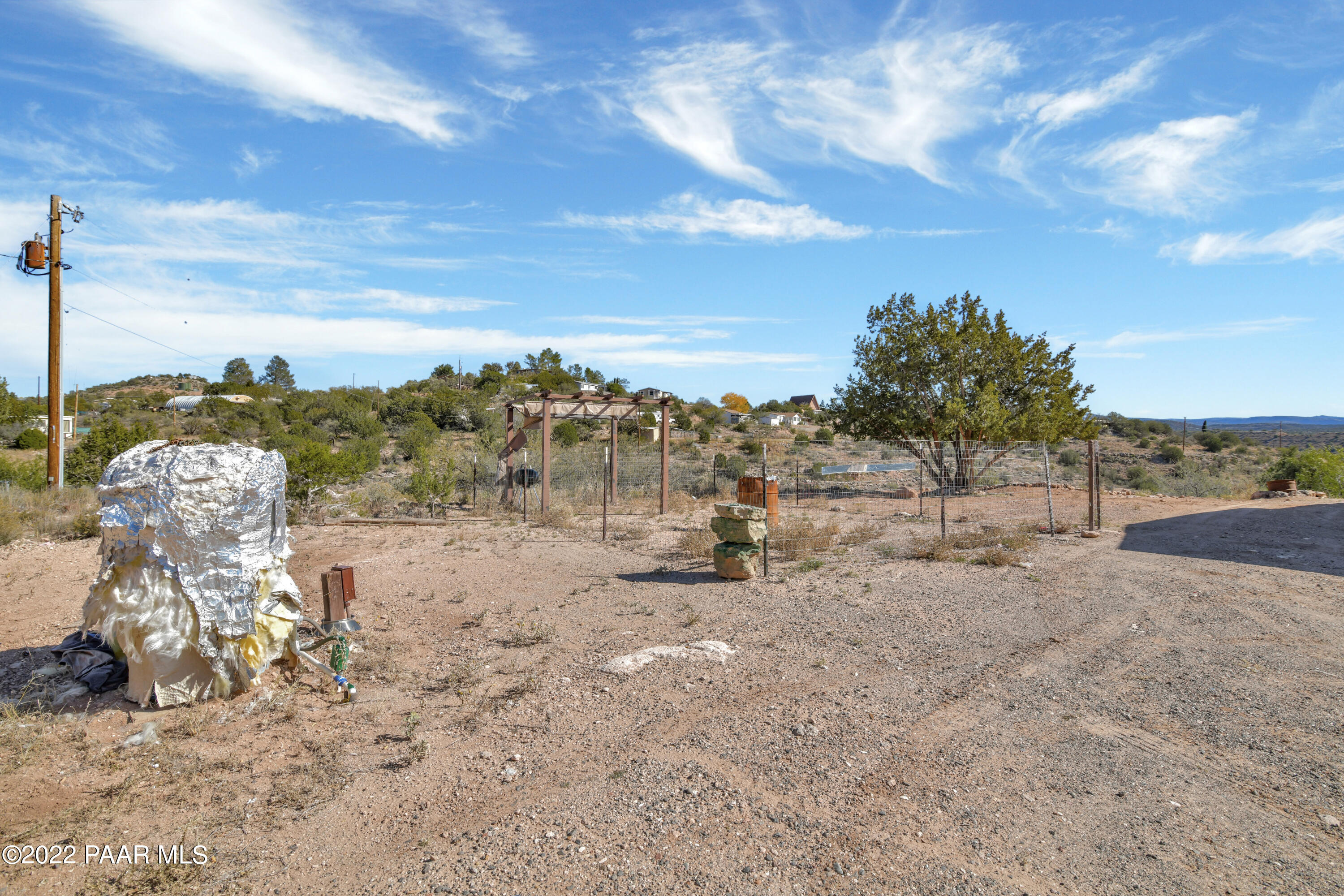 4515 Quail Hollow Road Rimrock, AZ 86335 - Photo 28 of 33 a view of a dry yard with wooden fence