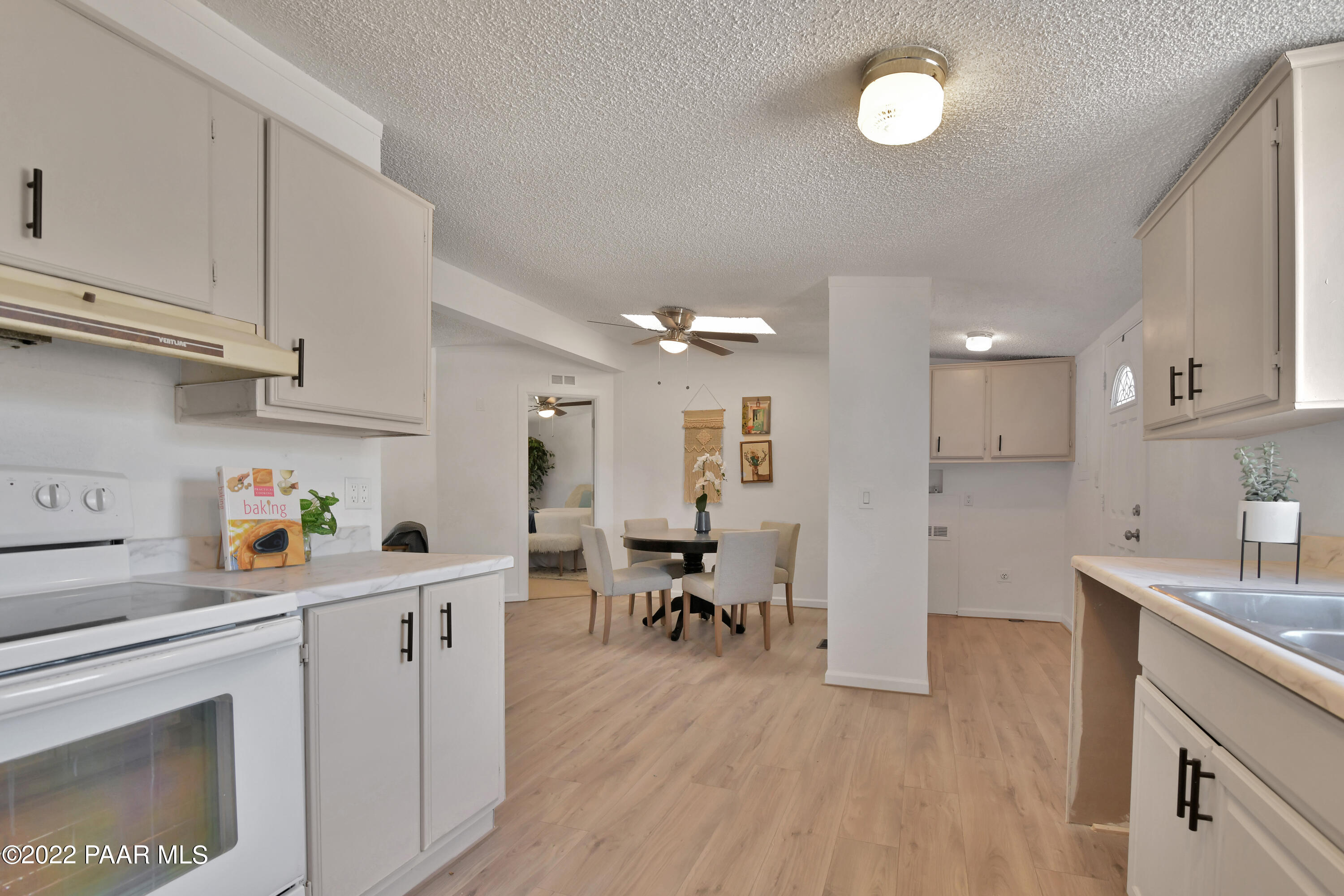 4515 Quail Hollow Road Rimrock, AZ 86335 - Photo 10 of 33 a kitchen with cabinets a sink and appliances