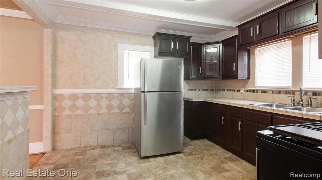 263 Elizabeth Lake Road Pontiac, MI 48341 - Photo 12 of 25