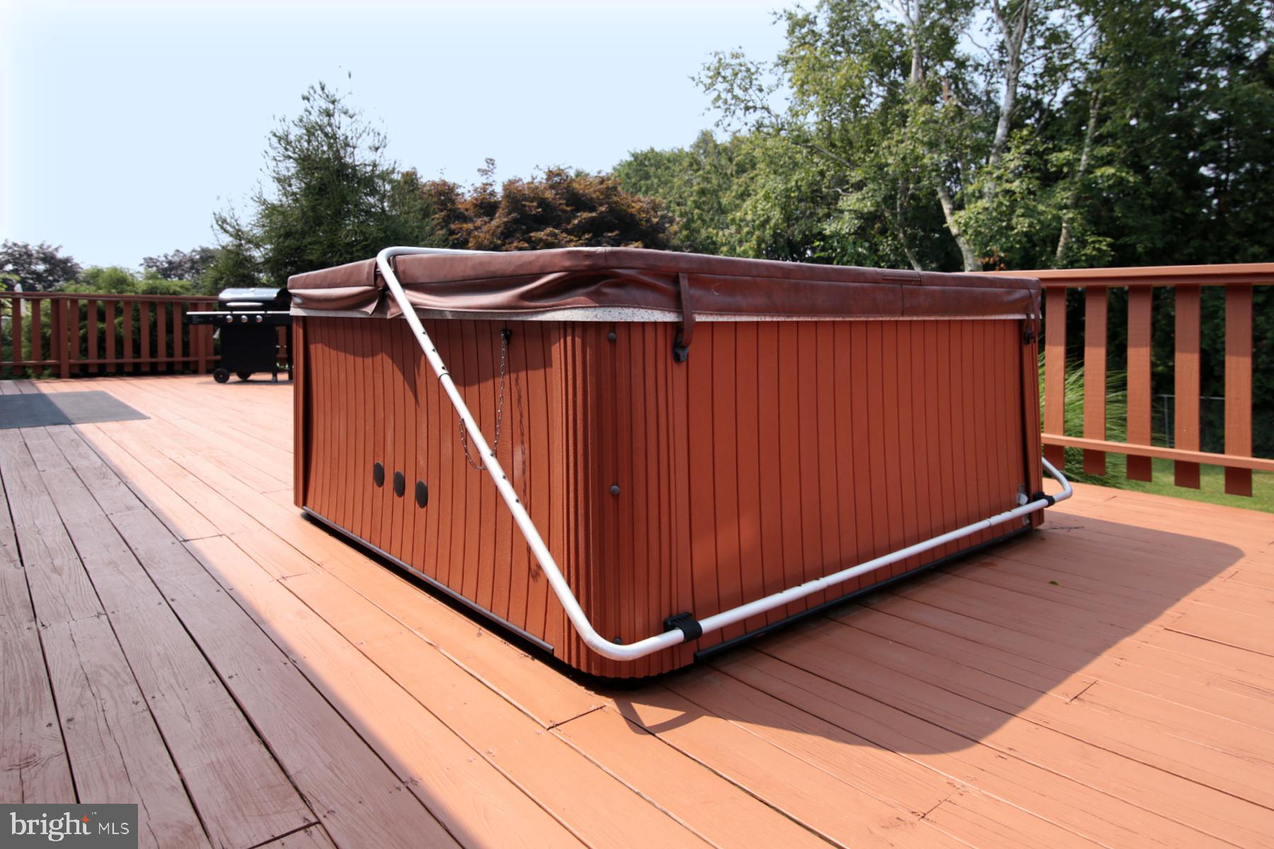 1387 Ridge Road Lebanon, PA 17046 - Photo 7 of 38 Hot Tub Included