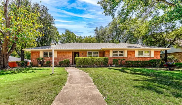 $319,000 | 1203 Springbrook Circle, DeSoto, TX 75115