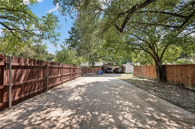 $319,000 | 1203 Springbrook Circle, DeSoto, TX 75115