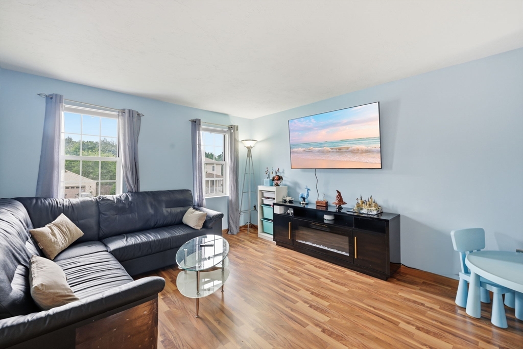 37 Grammont Road Worcester, MA 01607 - Photo 5 of 37