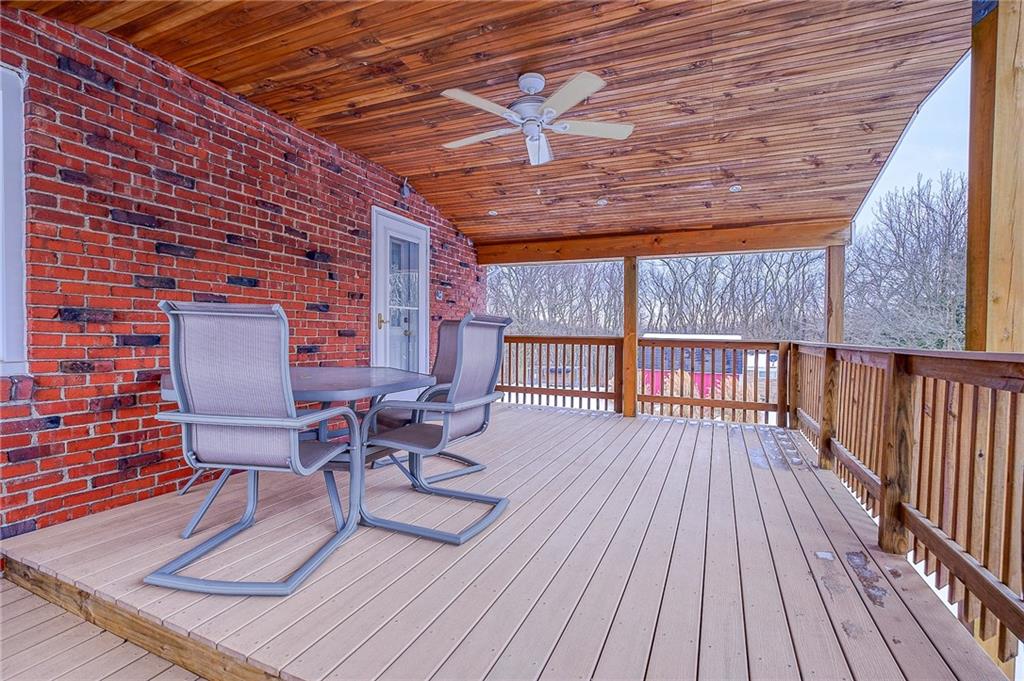 33 Kennedy Lane McKees Rocks, PA 15136 - Photo 17 of 19 a balcony with table and chairs