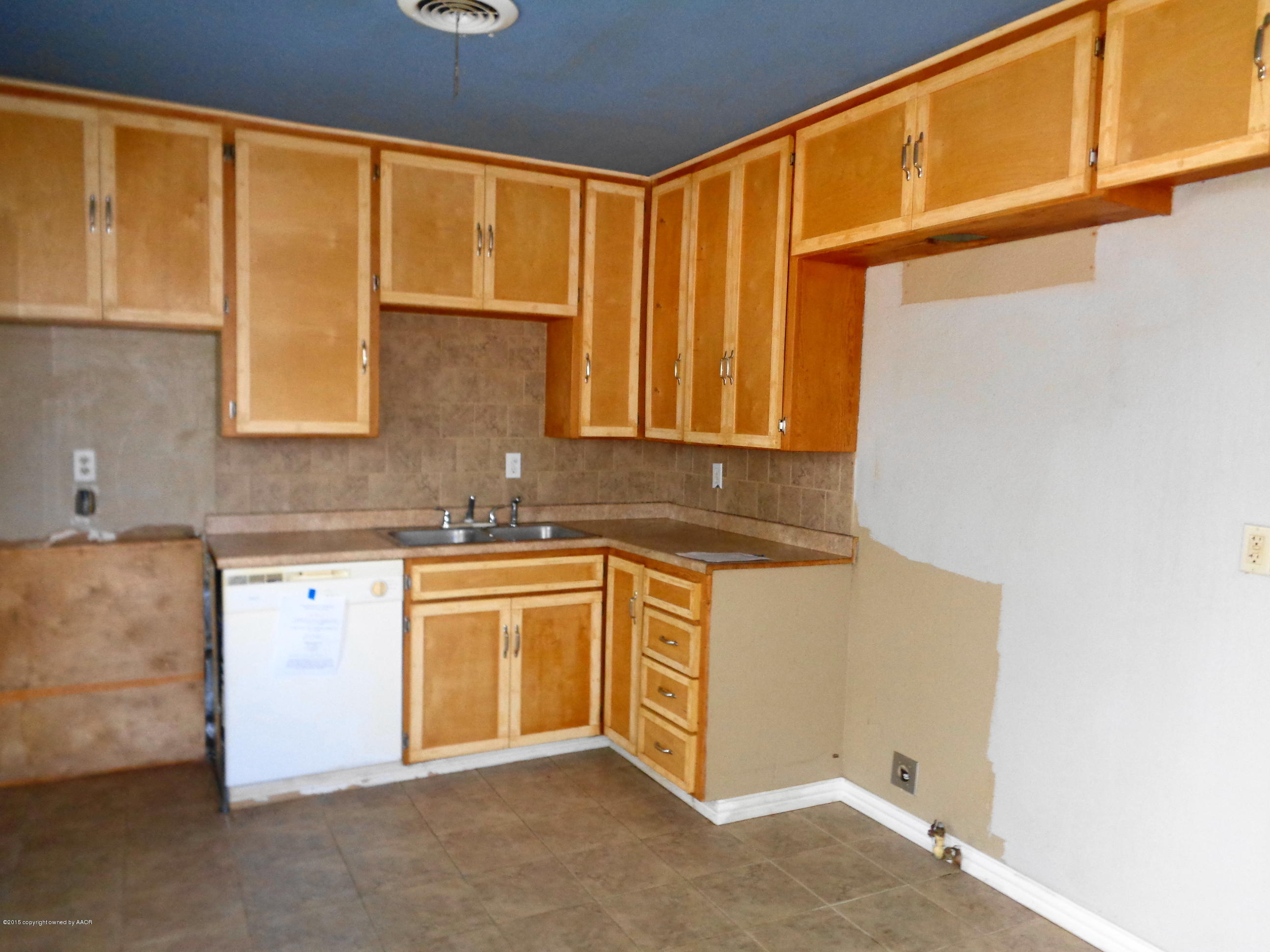 4425 South Hayden Street Amarillo, TX 79110 - Photo 4 of 10 Kitchen