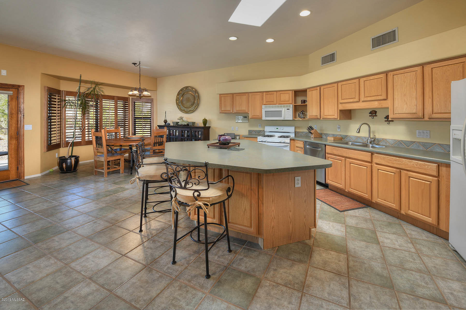 4814 North Castle Ridge Road Tucson, AZ 85749 - Photo 4 of 32