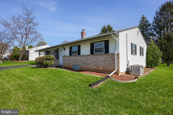 $270,000 | 131 Cambridge Drive, Mechanicsburg, PA 17055