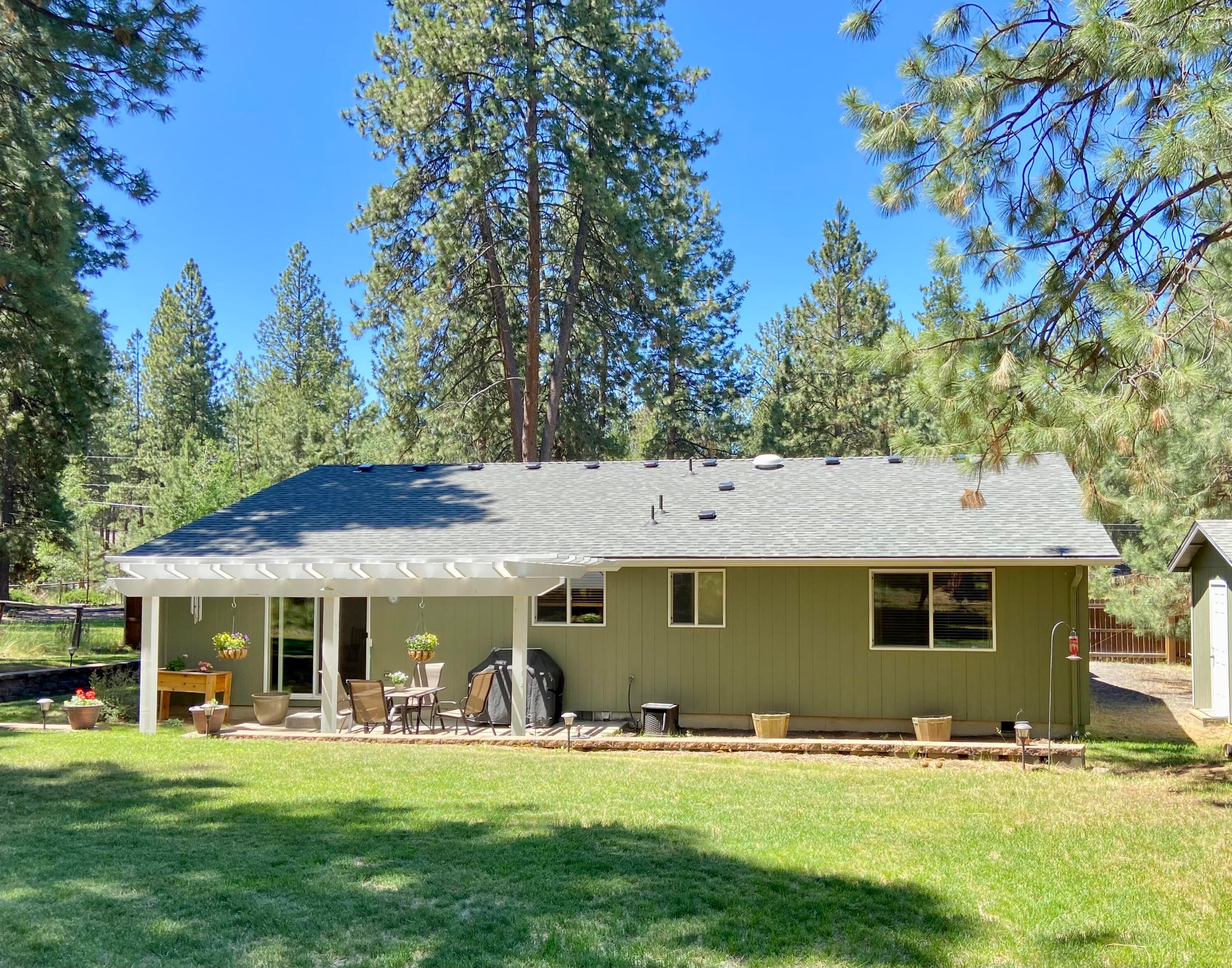 60218 Agate Road Bend, OR 97702 - Photo 18 of 19 Back of home