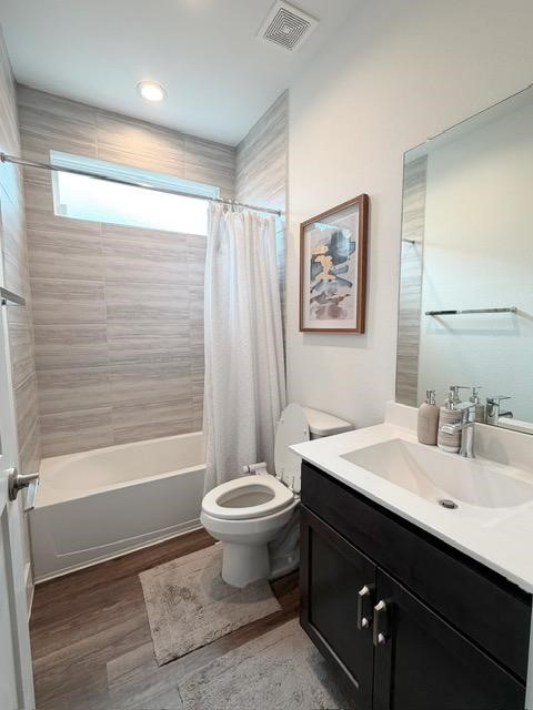 13725 Rising Sun Lane Conroe, TX 77384 - Photo 17 of 29 a bathroom with a sink and a mirror