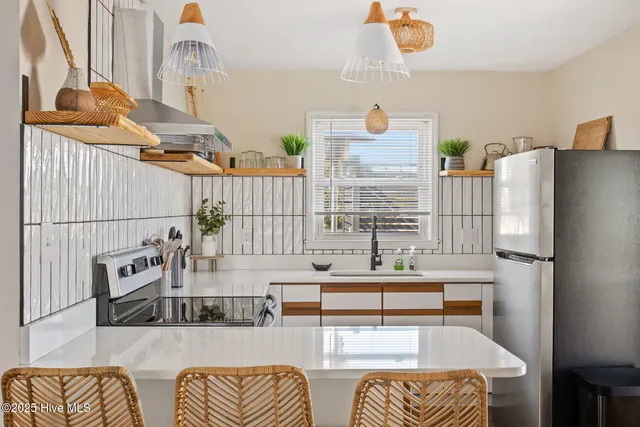 $1,200,000 | 135 North 3rd Avenue, Kure Beach, NC 28449