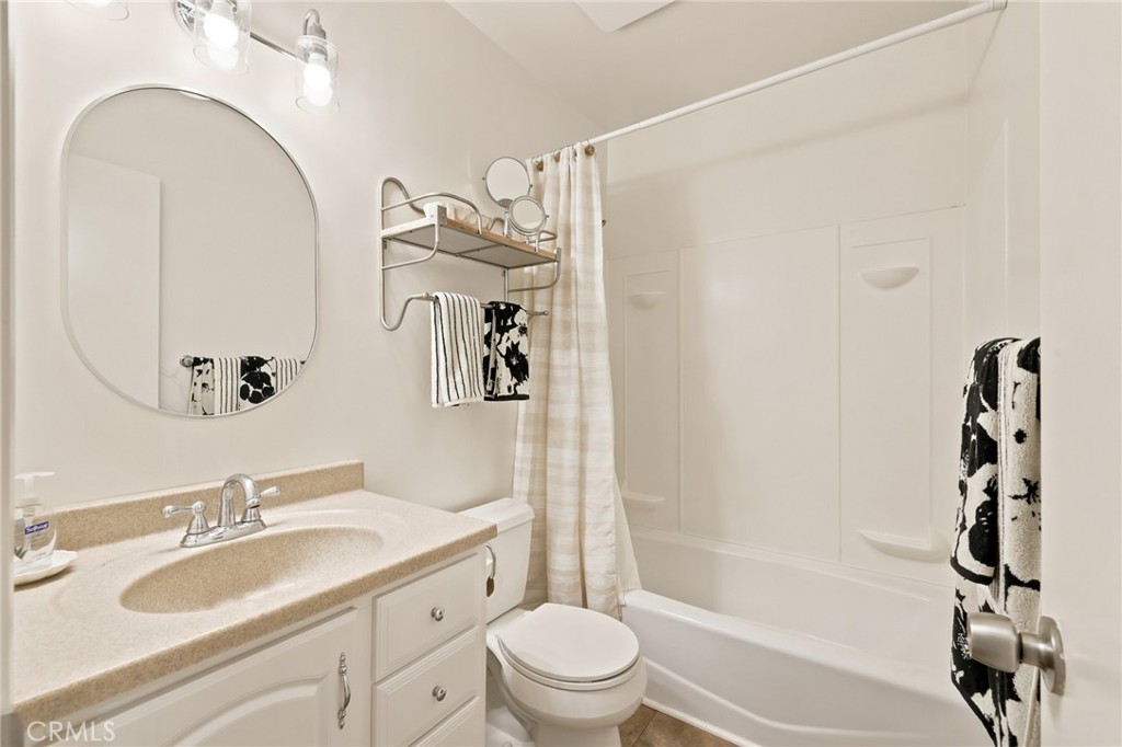 1869 Country Club Road Thousand Oaks, CA 91360 - Photo 19 of 35