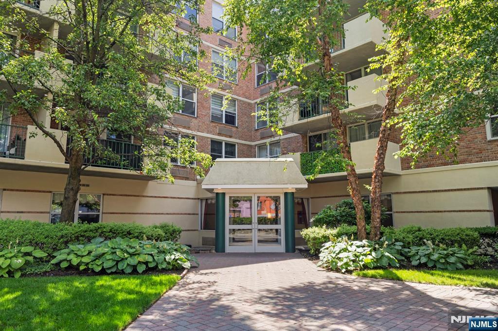 200 Grand Cove Way, Unit 3L Edgewater, NJ 07020 - Photo 1 of 29 a front view of a house with a garden