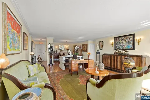 $629,000 | 200 Grand Cove Way, Unit 3L, Edgewater, NJ 07020