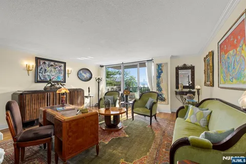 $629,000 | 200 Grand Cove Way, Unit 3L, Edgewater, NJ 07020
