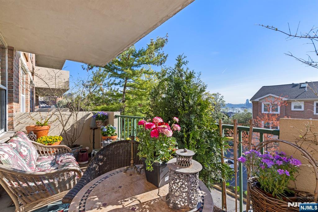 200 Grand Cove Way, Unit 3L Edgewater, NJ 07020 - Photo 15 of 31