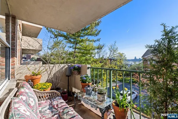 $629,000 | 200 Grand Cove Way, Unit 3L, Edgewater, NJ 07020