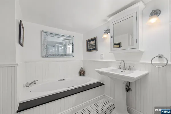 $629,000 | 200 Grand Cove Way, Unit 3L, Edgewater, NJ 07020
