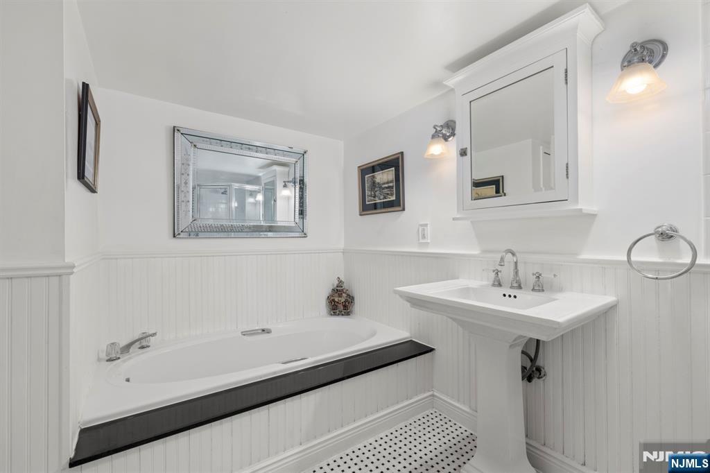 200 Grand Cove Way, Unit 3L Edgewater, NJ 07020 - Photo 21 of 31