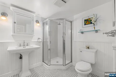 $629,000 | 200 Grand Cove Way, Unit 3L, Edgewater, NJ 07020
