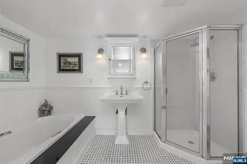 $629,000 | 200 Grand Cove Way, Unit 3L, Edgewater, NJ 07020