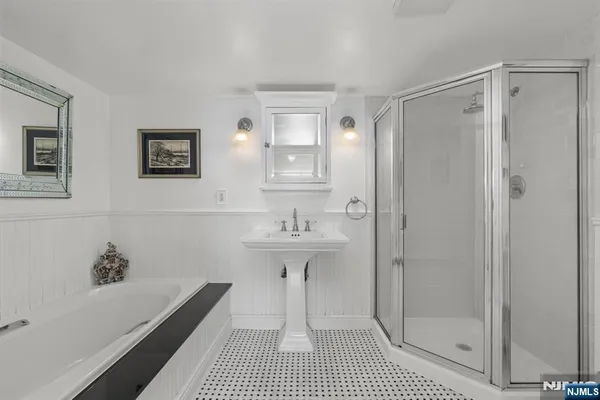 $629,000 | 200 Grand Cove Way, Unit 3L, Edgewater, NJ 07020