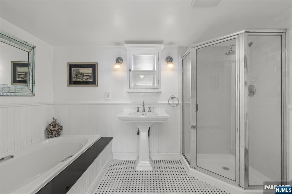 200 Grand Cove Way, Unit 3L Edgewater, NJ 07020 - Photo 23 of 31