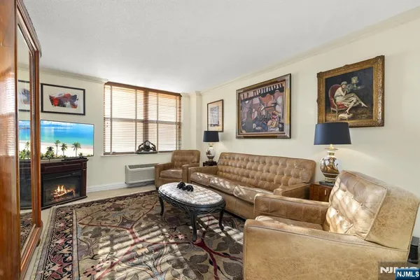 $629,000 | 200 Grand Cove Way, Unit 3L, Edgewater, NJ 07020