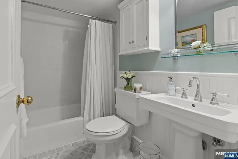 $629,000 | 200 Grand Cove Way, Unit 3L, Edgewater, NJ 07020