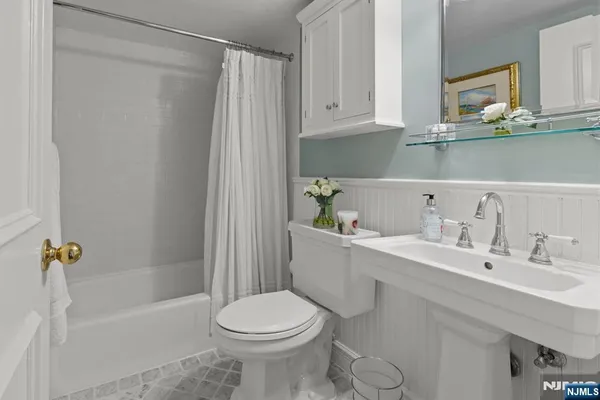 $629,000 | 200 Grand Cove Way, Unit 3L, Edgewater, NJ 07020