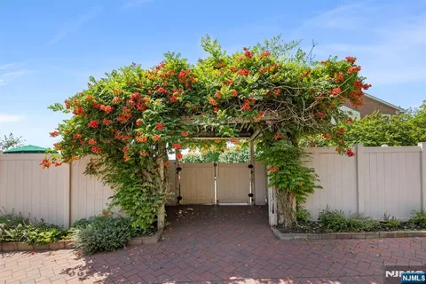 $629,000 | 200 Grand Cove Way, Unit 3L, Edgewater, NJ 07020