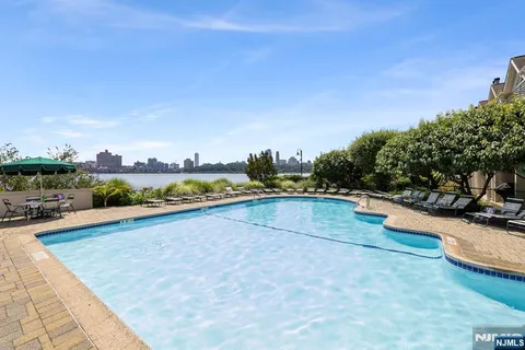 $629,000 | 200 Grand Cove Way, Unit 3L, Edgewater, NJ 07020